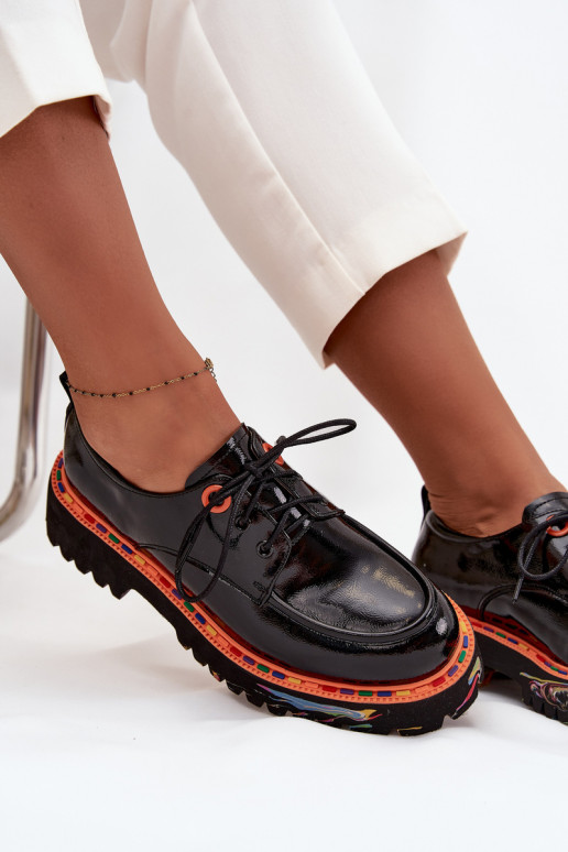 Sapatos de couro pretos com efeito verniz Artiker 57C0176
