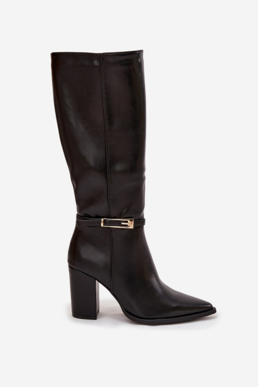 Botas altas pretas para mulheres isoladas com saltos e fivelas Cirella