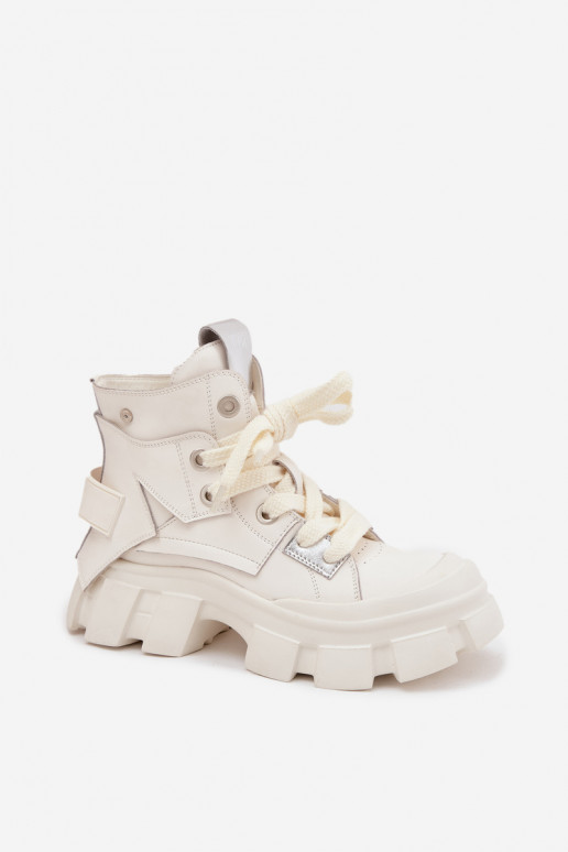 Botins desportivos isolados brancos GOE SS2N4055