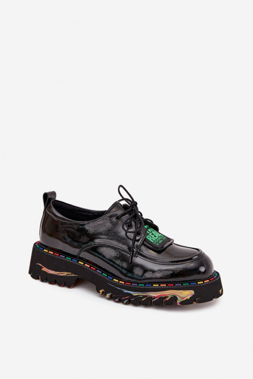 Sapatos femininos com efeito laqueado Artiker 57C0172 na cor preta