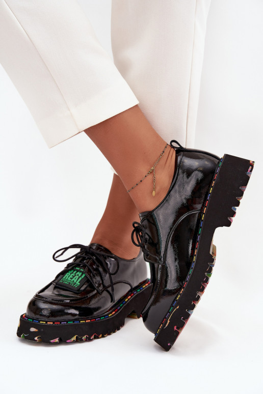Sapatos femininos com efeito laqueado Artiker 57C0172 na cor preta