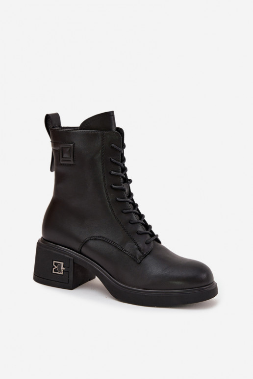 Botins femininos isolados em couro natural Vinceza 66819 na cor preta
