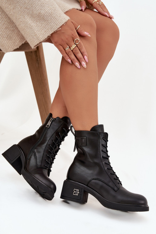 Botins femininos isolados em couro natural Vinceza 66819 na cor preta
