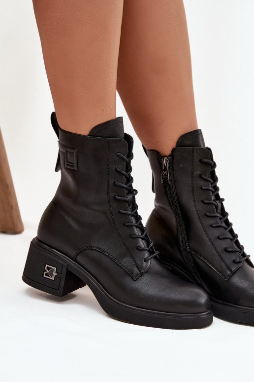 Botins femininos isolados em couro natural Vinceza 66819 na cor preta