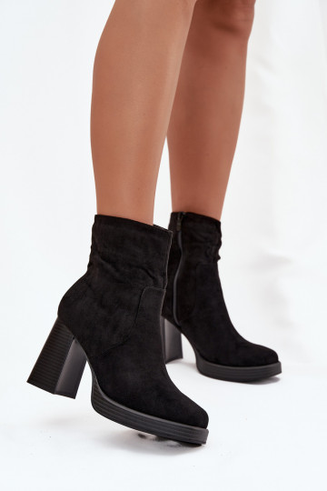Botins femininos na cor preta Pavinne 2