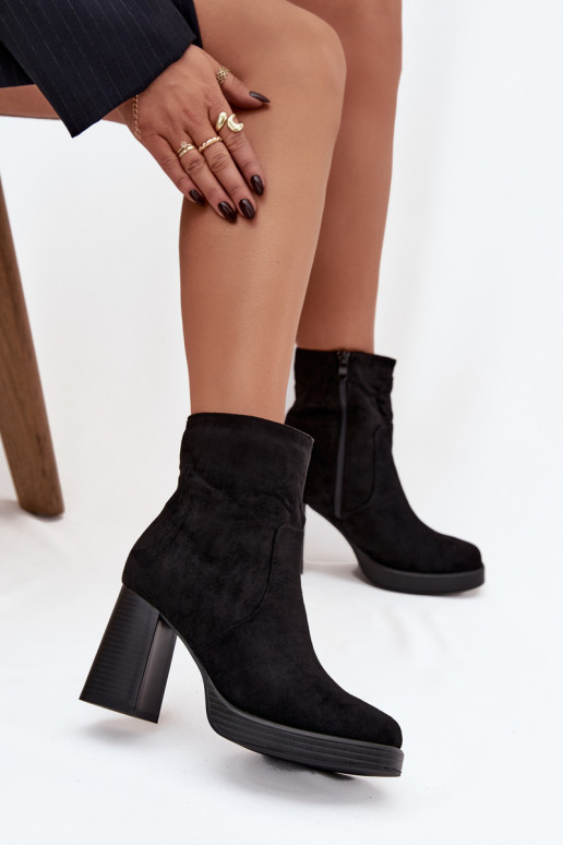 Botins femininos na cor preta Pavinne