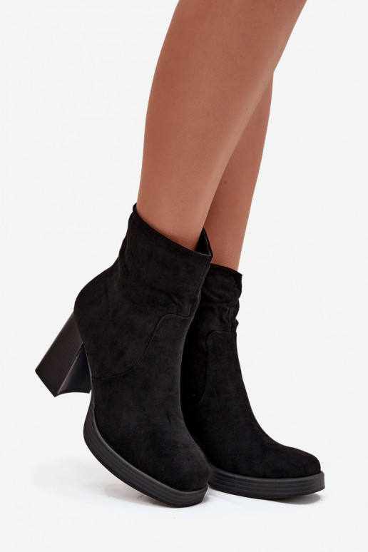 Botins femininos na cor preta Pavinne