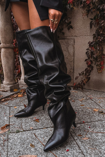 Botas femininas altas slip-on com saltos finos em preto Ysolienne