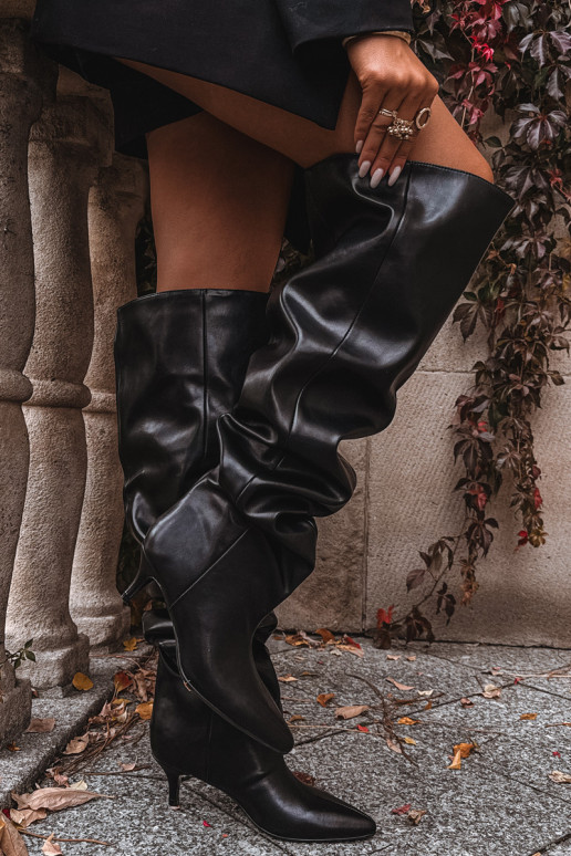 Botas femininas altas slip-on com saltos finos em preto Ysolienne