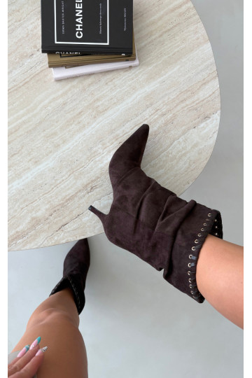 Botins enrugados com saltos finos na cor chocolate Herella 2