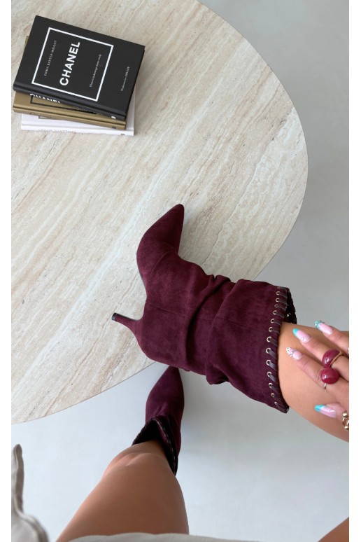 Botins enrugados com saltos finos na cor bordô Herella