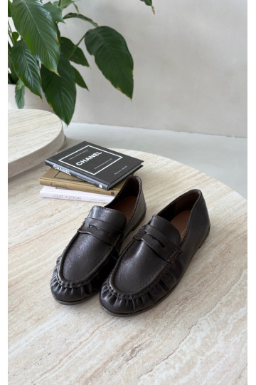 Mocassins femininos com babados na cor chocolate Sabley 2
