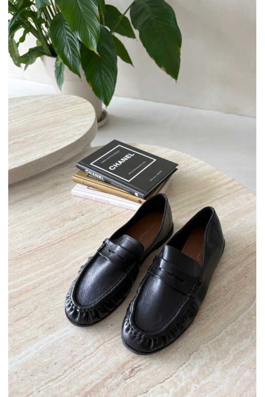 Mocassins femininos com babados na cor preta Sabley