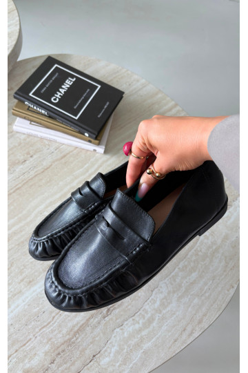 Mocassins femininos com babados na cor preta Sabley 2