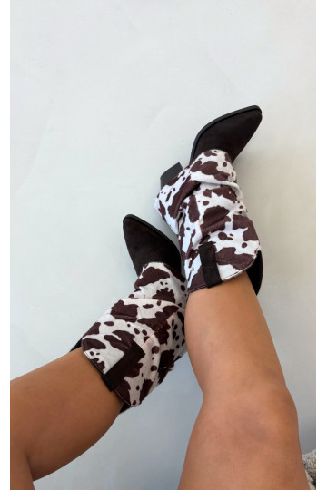 Botins estilo cowboy com cano curvo e saltos na cor marrom Havie 2