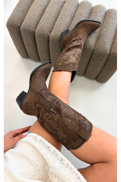 Botas altas de estilo cowboy com saltos em camurça sintética marrom Jarissa
