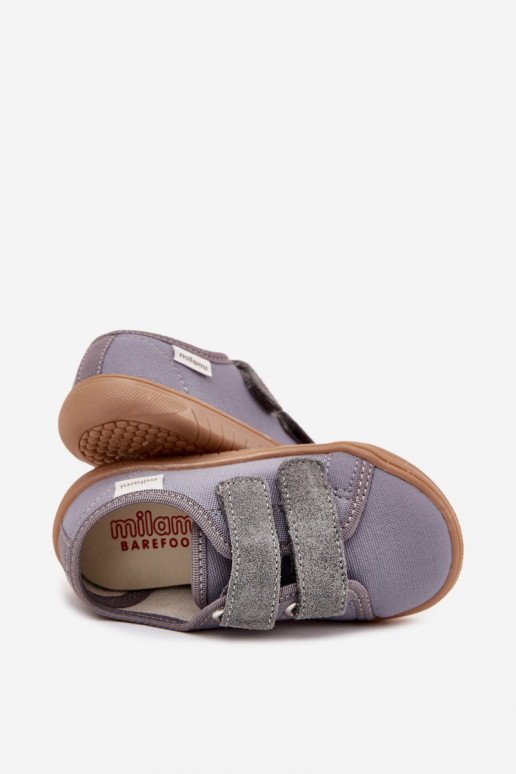 Chinelos infantis cinza "Barefoot" "Deslizantes" Milami Saphira