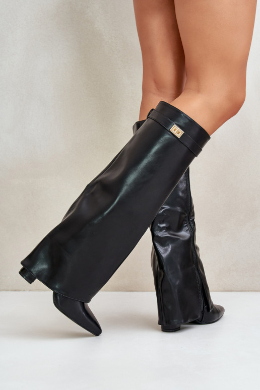 Botas femininas de cano alto em couro sintético com inserções e saltos pretos Avamora