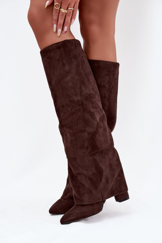 Botas femininas de cano alto forradas com inserções e saltos em camurça sintética chocolate Elivira