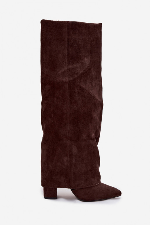 Botas femininas de cano alto forradas com inserções e saltos em camurça sintética chocolate Elivira