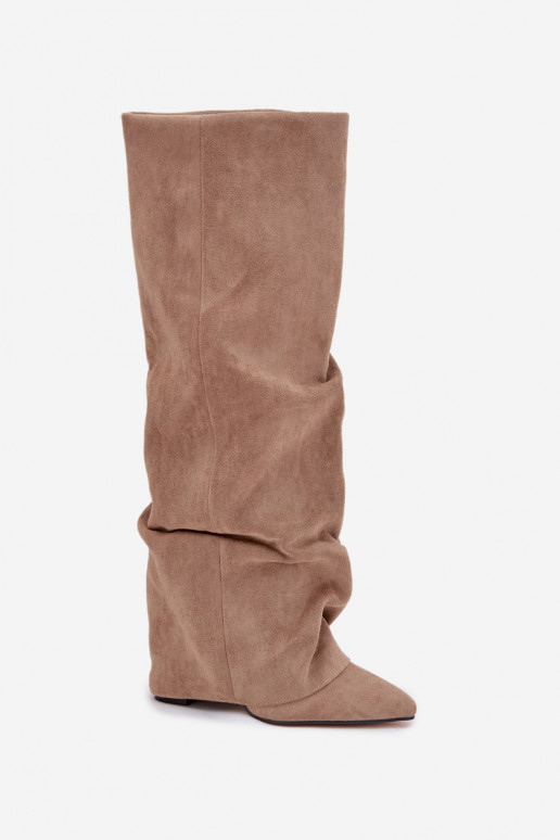 Botas femininas de cano alto forradas com inserções e saltos em camurça sintética areia Elivira