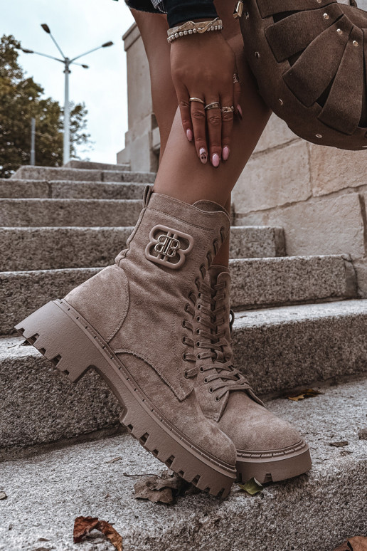 Botins femininos forrados com elementos elegantes areia Kalindra