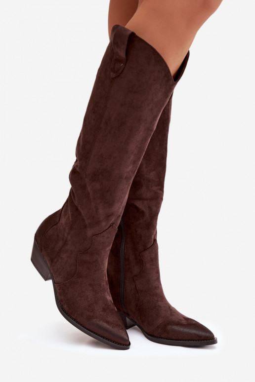 Botas femininas de cano alto em camurça sintética estilo cowboy com saltos em chocolate Jenaya