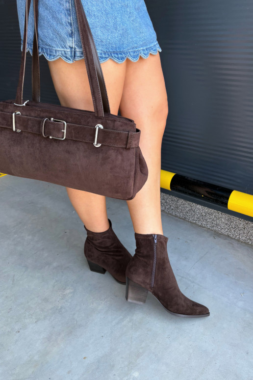 Botins femininos com salto quadrado na cor chocolate Atina