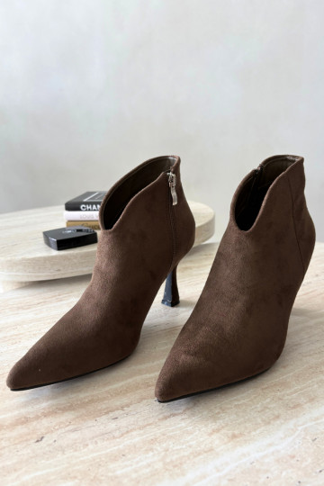 Botins femininos com salto fino e bico pontudo na cor caqui Bessia 2