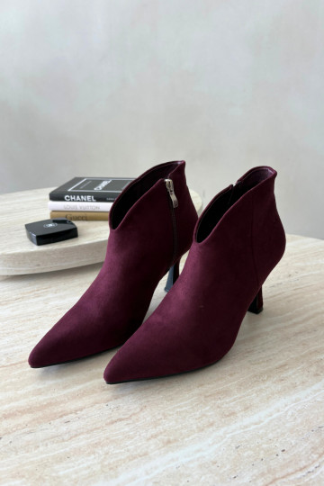 Botins femininos com salto fino e bico pontudo na cor bordô Bessia 2