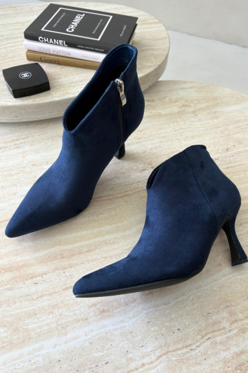 Botins femininos com salto fino e bico pontudo na cor azul escuro Bessia