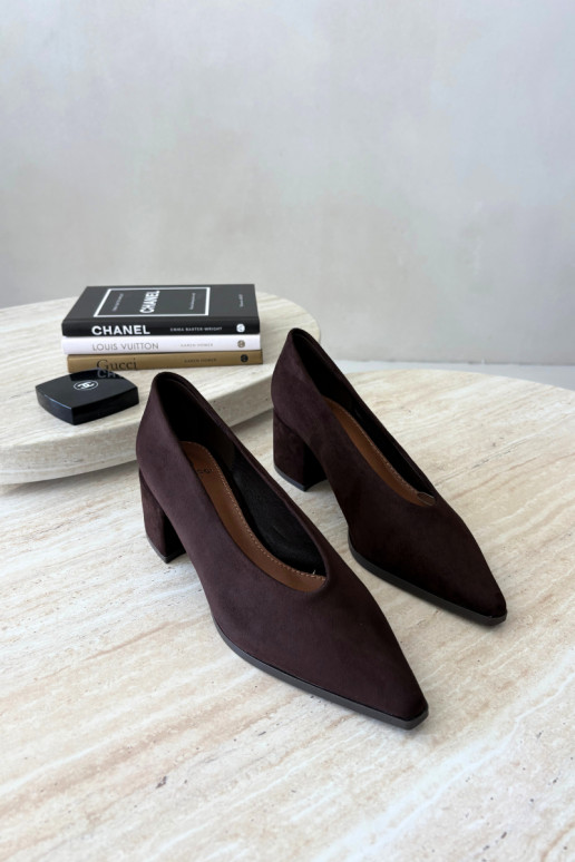Sapatos com bico pontudo e saltos quadrados na cor chocolate Lavisa