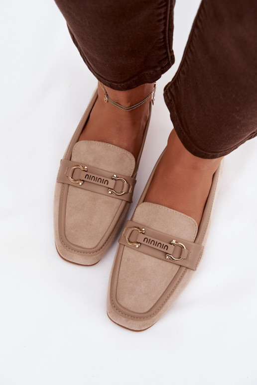 Mocassins de cor areia com elementos decorativos Evelora