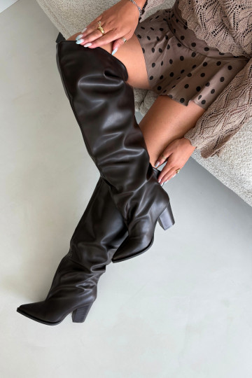Botas femininas altas com salto em estilo slip-on em couro sintético chocolate Anica 2