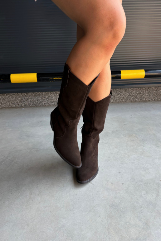 Botas altas estilo cowboy em camurça natural com isolamento e salto na cor chocolate Radley