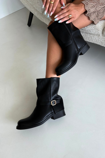 Botins isolados femininos com fivelas na cor preta Corley