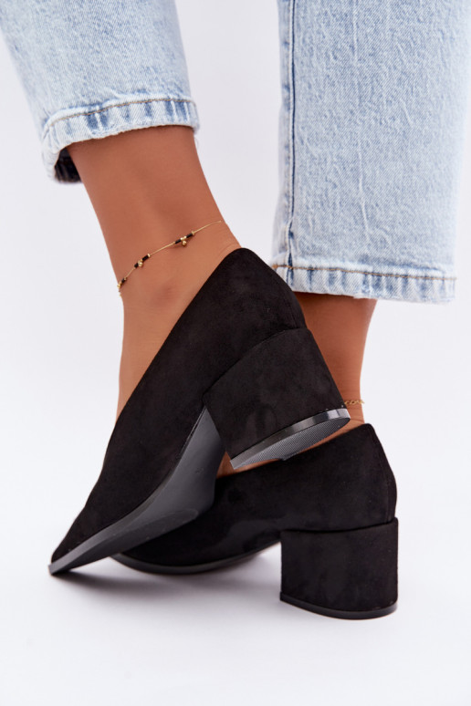 Sapatos com bico pontudo e saltos quadrados na cor preta Lavisa