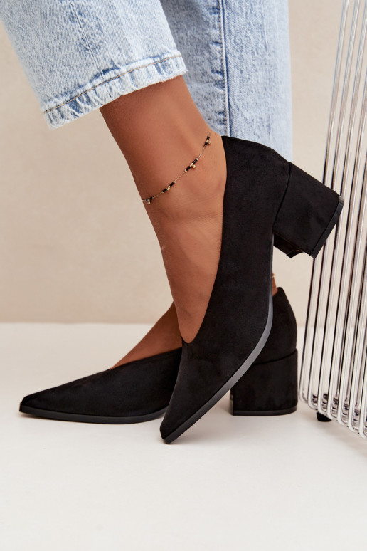 Sapatos com bico pontudo e saltos quadrados na cor preta Lavisa