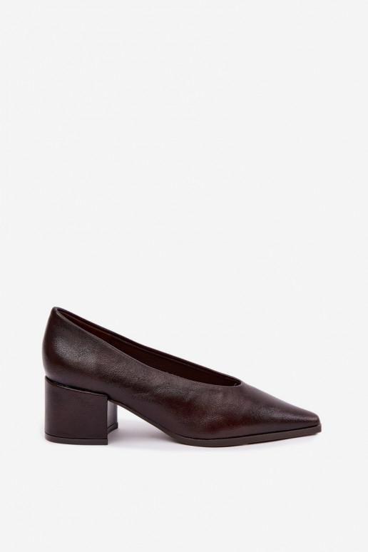 Sapatos com bico pontudo e saltos quadrados em couro sintético na cor marrom escuro Lavisa