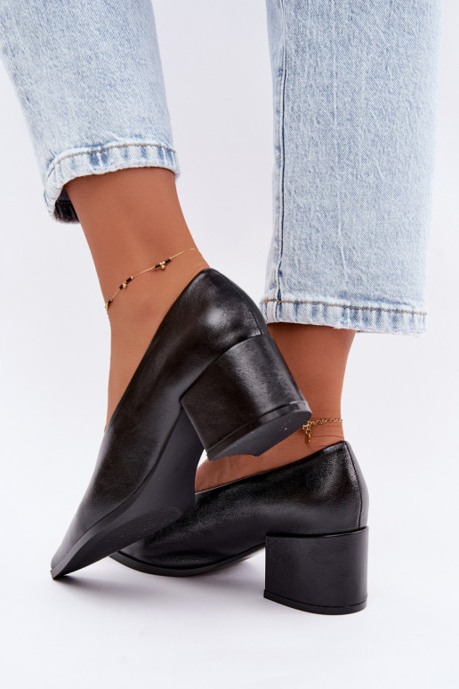 Sapatos com bico pontudo e saltos quadrados em couro sintético na cor preta Lavisa