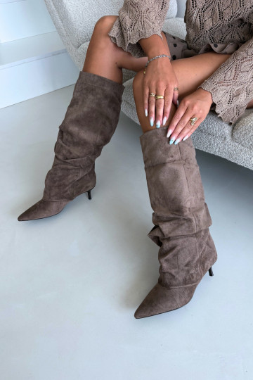Botas caqui amassadas até o joelho com salto kitten de camurça LoĮen