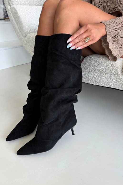 Botas pretas amassadas até o joelho com salto kitten de camurça LoĮen