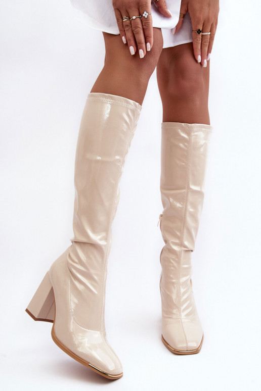 Botas altas de cor areia com saltos e efeito verniz Mlokva