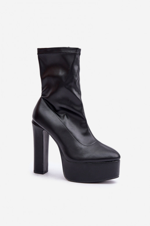 Botins pretos com saltos e plataforma Tennira
