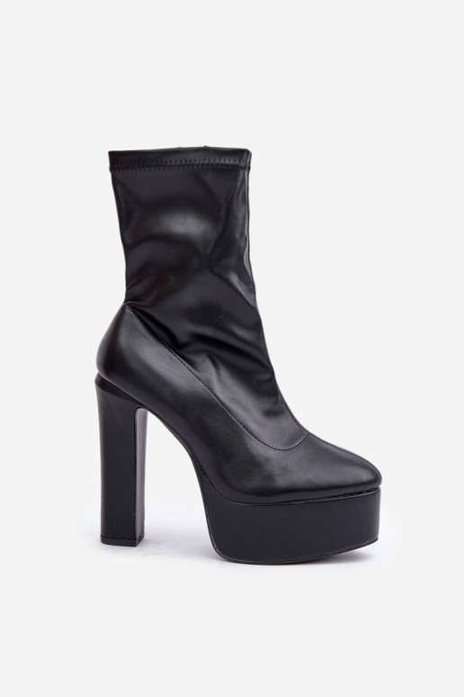 Botins pretos com saltos e plataforma Tennira