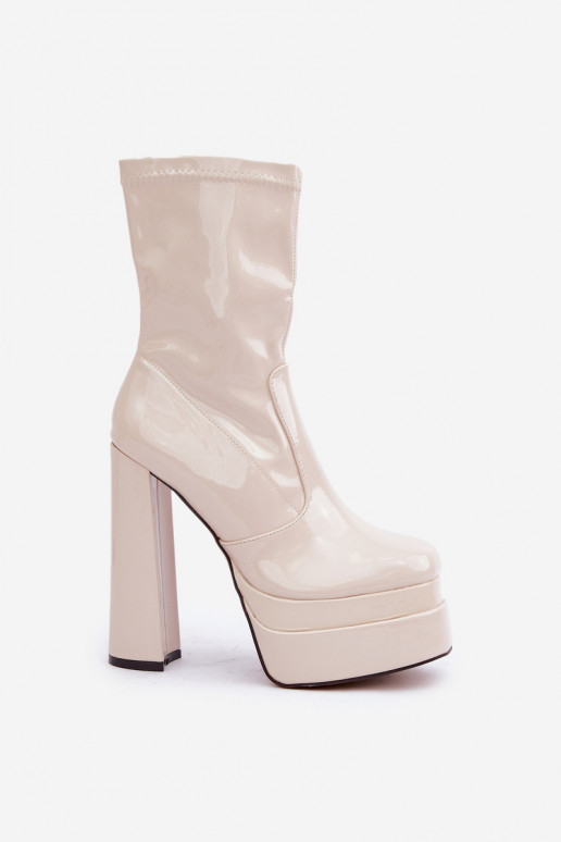 Botins de cor areia com plataforma e efeito verniz Lotisha