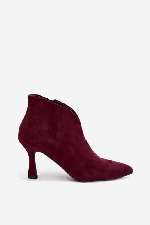 Botins femininos com salto fino e bico pontudo na cor bordô Bessia