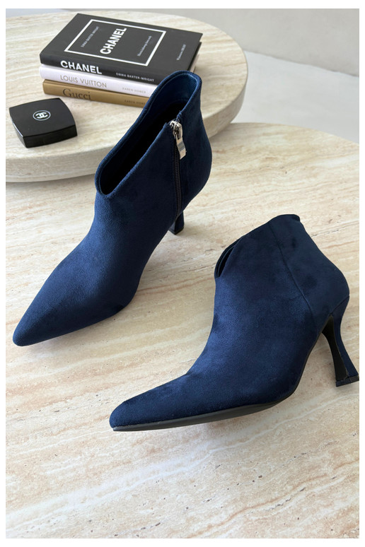 Botins femininos com salto fino e bico pontudo na cor azul escuro Bessia