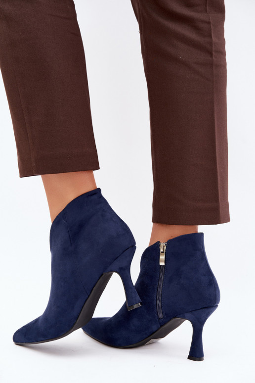 Botins femininos com salto fino e bico pontudo na cor azul escuro Bessia