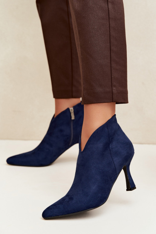 Botins femininos com salto fino e bico pontudo na cor azul escuro Bessia